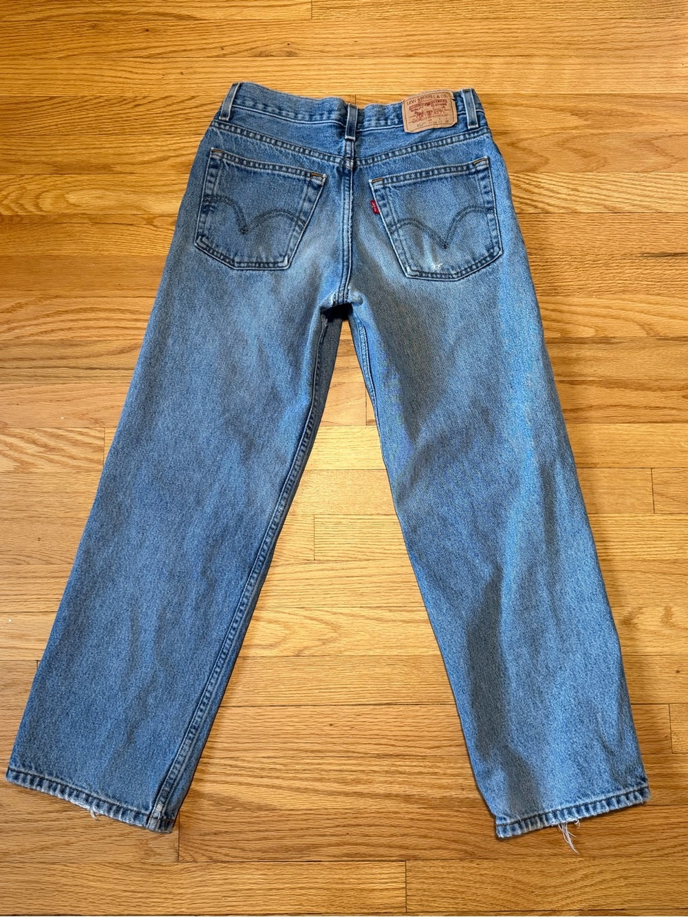 Y2K Levi’s distressed jeans